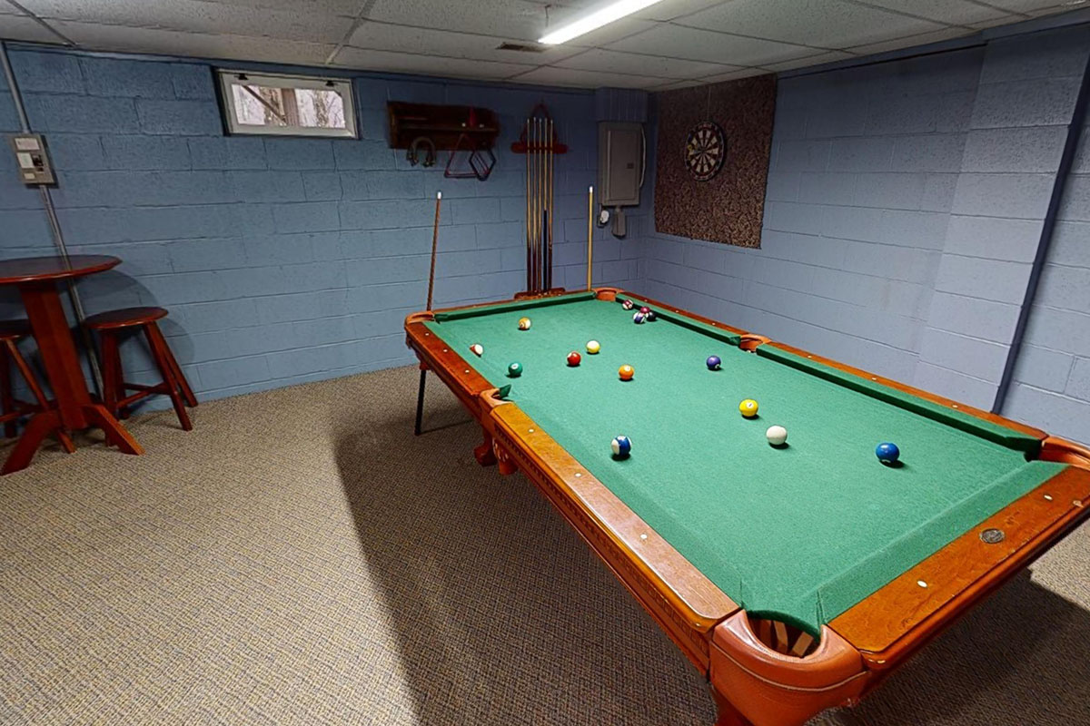 Cabin 2 pooltable